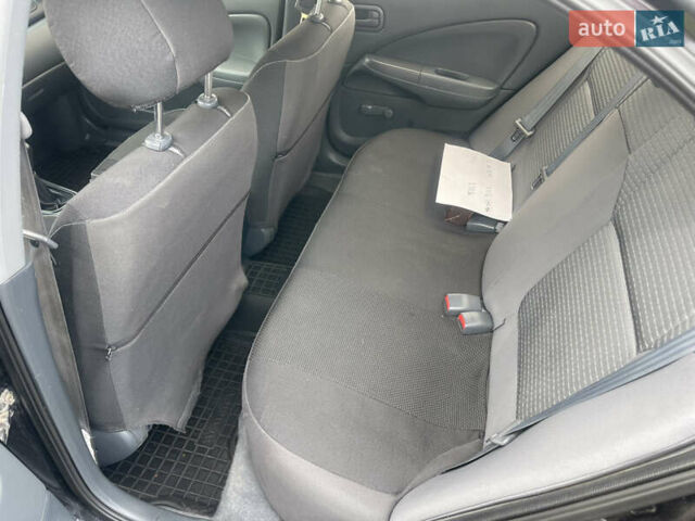 Черный Ниссан Альмера, объемом двигателя 1.6 л и пробегом 206 тыс. км за 4600 $, фото 5 на Automoto.ua