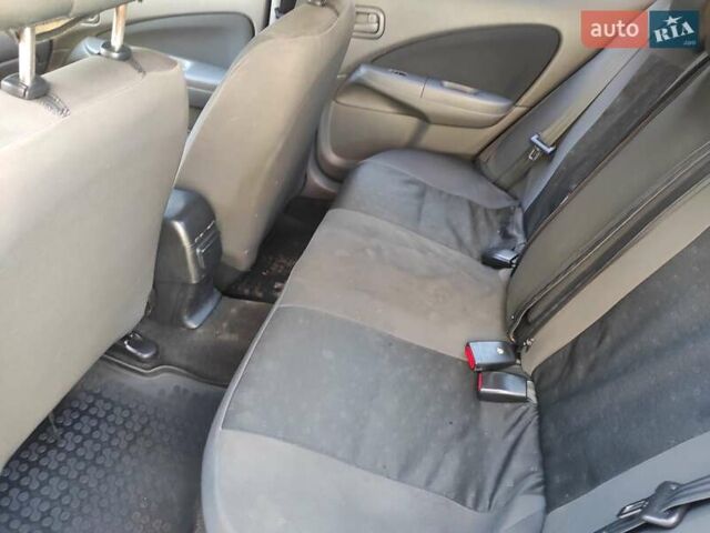 Черный Ниссан Альмера, объемом двигателя 1.6 л и пробегом 225 тыс. км за 5200 $, фото 9 на Automoto.ua