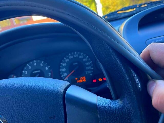 Черный Ниссан Альмера, объемом двигателя 1.6 л и пробегом 300 тыс. км за 4250 $, фото 11 на Automoto.ua