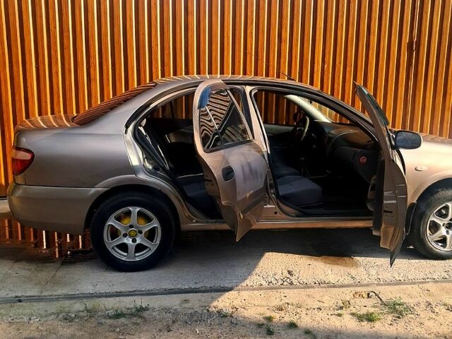 Коричневый Ниссан Альмера, объемом двигателя 1.5 л и пробегом 315 тыс. км за 3000 $, фото 6 на Automoto.ua