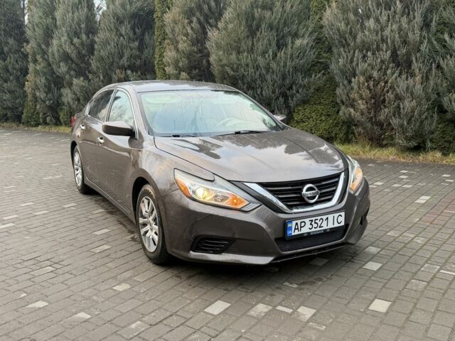 Коричневий Ніссан Альмера, об'ємом двигуна 2.5 л та пробігом 178 тис. км за 7990 $, фото 7 на Automoto.ua