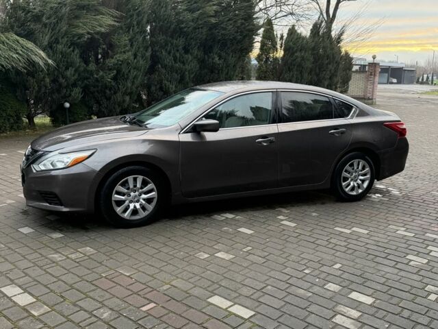 Коричневий Ніссан Альмера, об'ємом двигуна 2.5 л та пробігом 178 тис. км за 7990 $, фото 3 на Automoto.ua