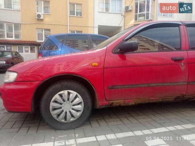 Красный Ниссан Альмера, объемом двигателя 1.39 л и пробегом 332 тыс. км за 1300 $, фото 11 на Automoto.ua