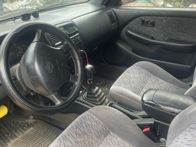 Красный Ниссан Альмера, объемом двигателя 1.6 л и пробегом 30 тыс. км за 1550 $, фото 2 на Automoto.ua