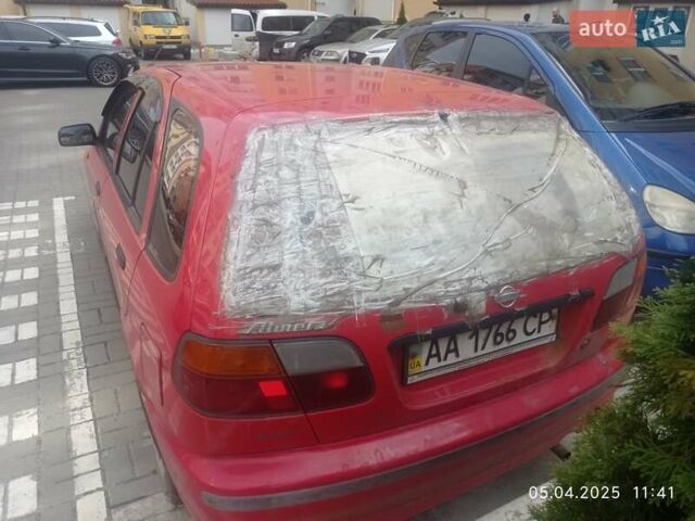Красный Ниссан Альмера, объемом двигателя 1.39 л и пробегом 332 тыс. км за 1300 $, фото 9 на Automoto.ua