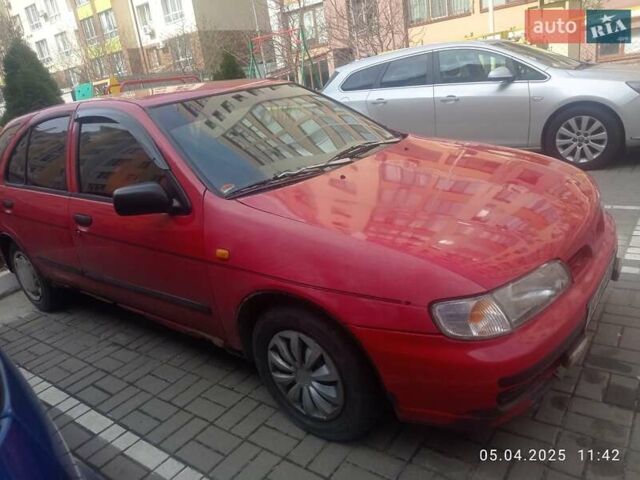 Красный Ниссан Альмера, объемом двигателя 1.39 л и пробегом 332 тыс. км за 1300 $, фото 3 на Automoto.ua