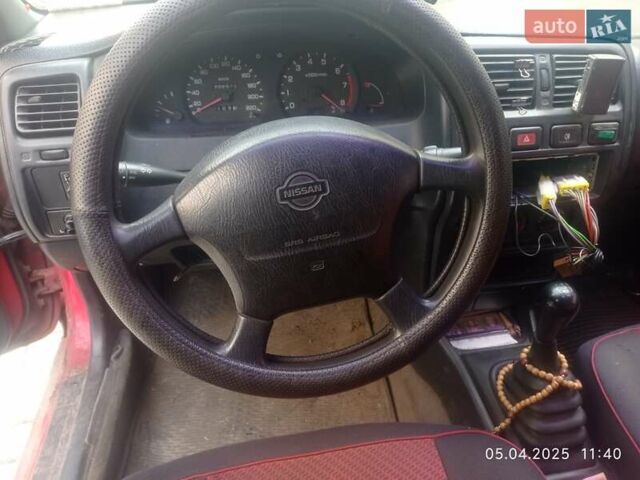 Красный Ниссан Альмера, объемом двигателя 1.39 л и пробегом 332 тыс. км за 1300 $, фото 14 на Automoto.ua