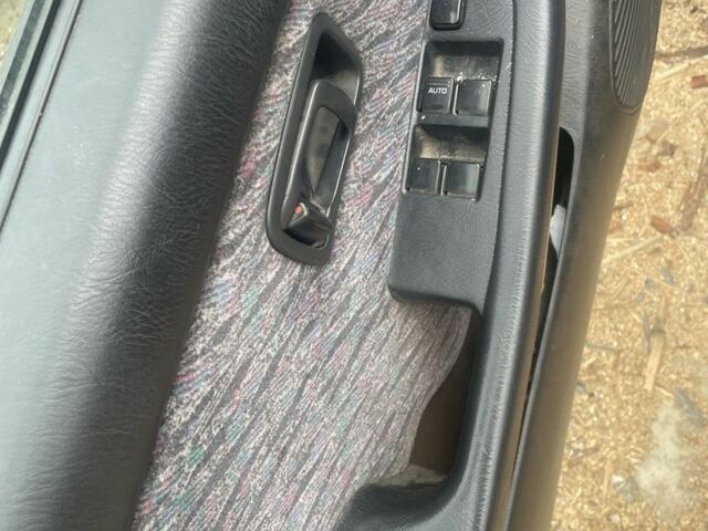 Красный Ниссан Альмера, объемом двигателя 1.6 л и пробегом 30 тыс. км за 1550 $, фото 5 на Automoto.ua