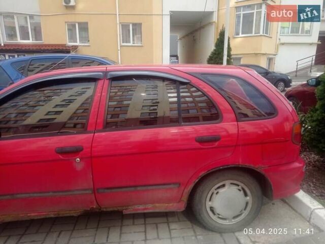 Красный Ниссан Альмера, объемом двигателя 1.39 л и пробегом 332 тыс. км за 1300 $, фото 1 на Automoto.ua
