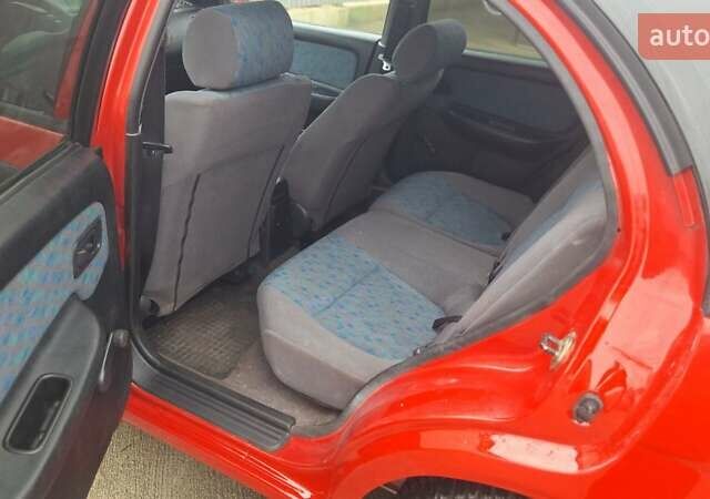 Красный Ниссан Альмера, объемом двигателя 1.39 л и пробегом 29 тыс. км за 2250 $, фото 7 на Automoto.ua