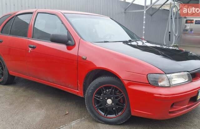 Красный Ниссан Альмера, объемом двигателя 1.39 л и пробегом 29 тыс. км за 2250 $, фото 2 на Automoto.ua