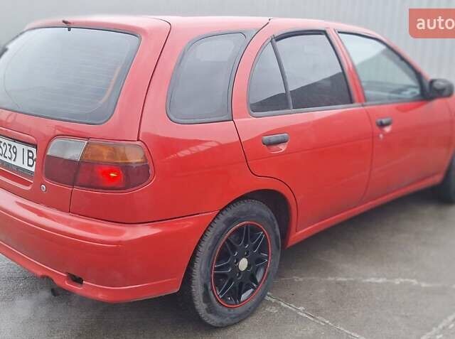 Красный Ниссан Альмера, объемом двигателя 1.39 л и пробегом 29 тыс. км за 2250 $, фото 3 на Automoto.ua