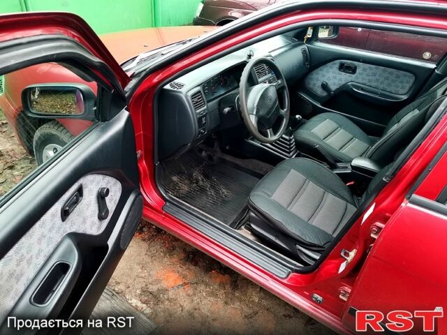 Красный Ниссан Альмера, объемом двигателя 1.4 л и пробегом 174 тыс. км за 2300 $, фото 6 на Automoto.ua