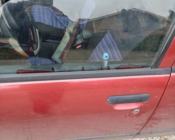 Красный Ниссан Альмера, объемом двигателя 1.4 л и пробегом 300 тыс. км за 1100 $, фото 11 на Automoto.ua