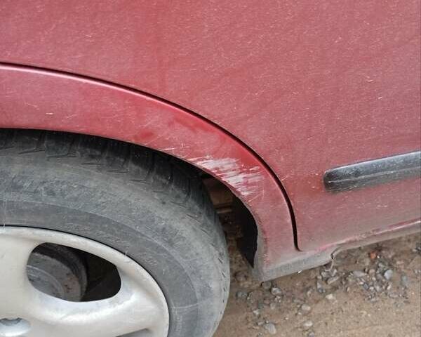 Красный Ниссан Альмера, объемом двигателя 1.4 л и пробегом 300 тыс. км за 1100 $, фото 4 на Automoto.ua