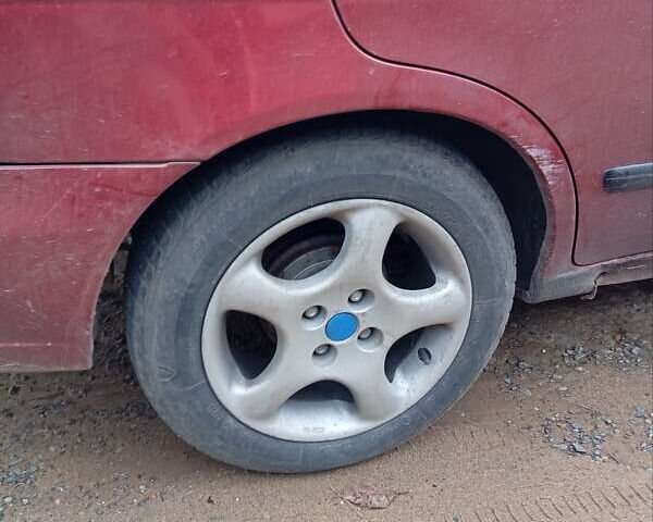 Красный Ниссан Альмера, объемом двигателя 1.4 л и пробегом 300 тыс. км за 1100 $, фото 5 на Automoto.ua