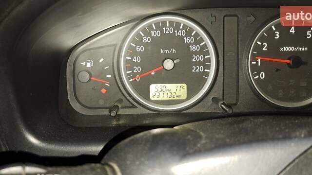 Красный Ниссан Альмера, объемом двигателя 1.5 л и пробегом 231 тыс. км за 3100 $, фото 5 на Automoto.ua