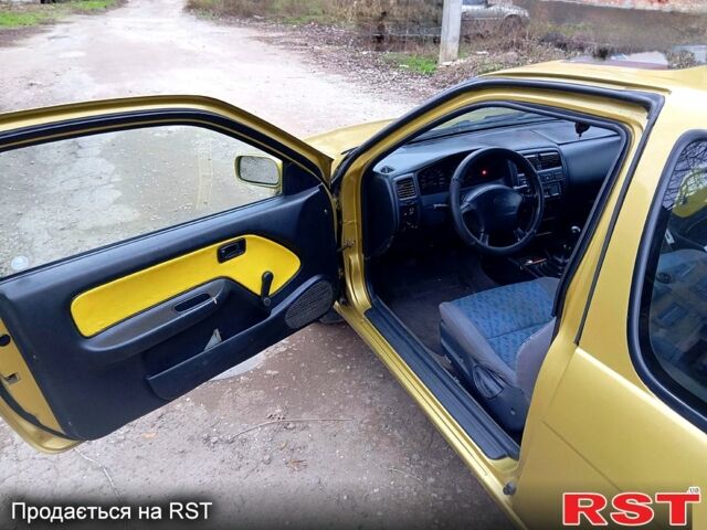 Жовтий Ніссан Альмера, об'ємом двигуна 1.4 л та пробігом 280 тис. км за 2700 $, фото 2 на Automoto.ua