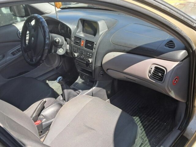 Желтый Ниссан Альмера, объемом двигателя 1.8 л и пробегом 298 тыс. км за 2700 $, фото 1 на Automoto.ua