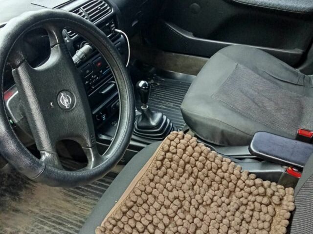 Сірий Ніссан Альмера, об'ємом двигуна 1.6 л та пробігом 100 тис. км за 1200 $, фото 4 на Automoto.ua