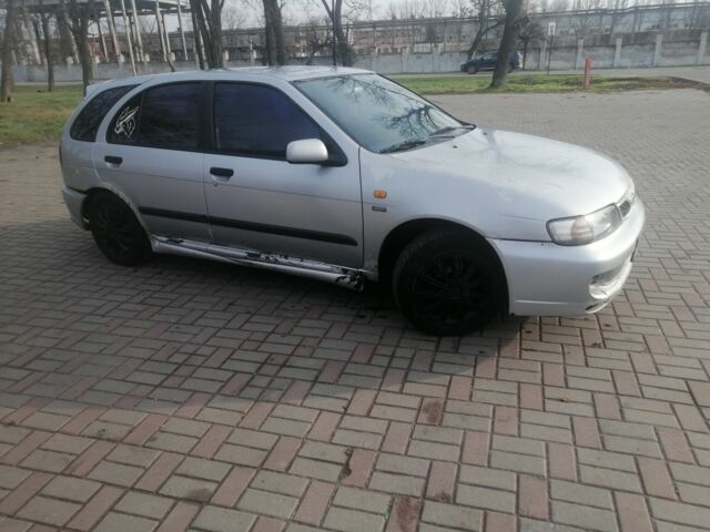 Серый Ниссан Альмера, объемом двигателя 1.6 л и пробегом 247 тыс. км за 950 $, фото 5 на Automoto.ua