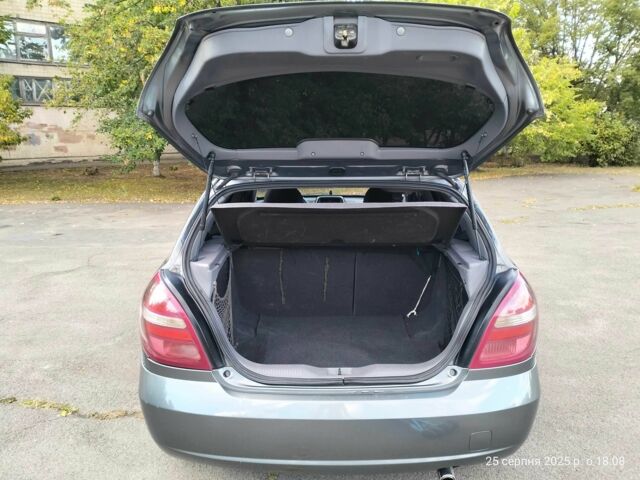 Серый Ниссан Альмера, объемом двигателя 1.5 л и пробегом 247 тыс. км за 3200 $, фото 4 на Automoto.ua