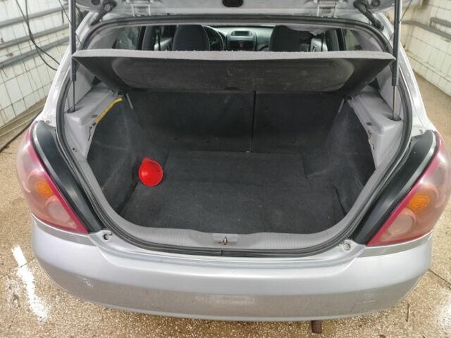 Серый Ниссан Альмера, объемом двигателя 1.5 л и пробегом 350 тыс. км за 2800 $, фото 7 на Automoto.ua