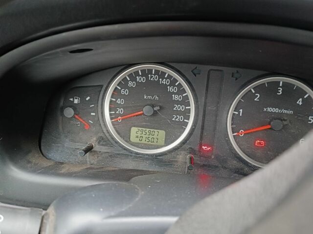 Серый Ниссан Альмера, объемом двигателя 1.5 л и пробегом 295 тыс. км за 2800 $, фото 8 на Automoto.ua