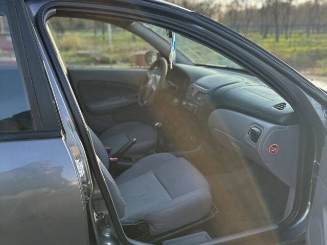 Серый Ниссан Альмера, объемом двигателя 1.5 л и пробегом 300 тыс. км за 2999 $, фото 16 на Automoto.ua