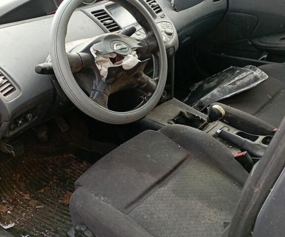 Серый Ниссан Альмера, объемом двигателя 1.6 л и пробегом 300 тыс. км за 800 $, фото 5 на Automoto.ua