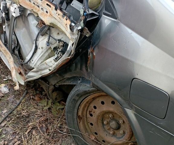 Серый Ниссан Альмера, объемом двигателя 1.6 л и пробегом 300 тыс. км за 800 $, фото 4 на Automoto.ua