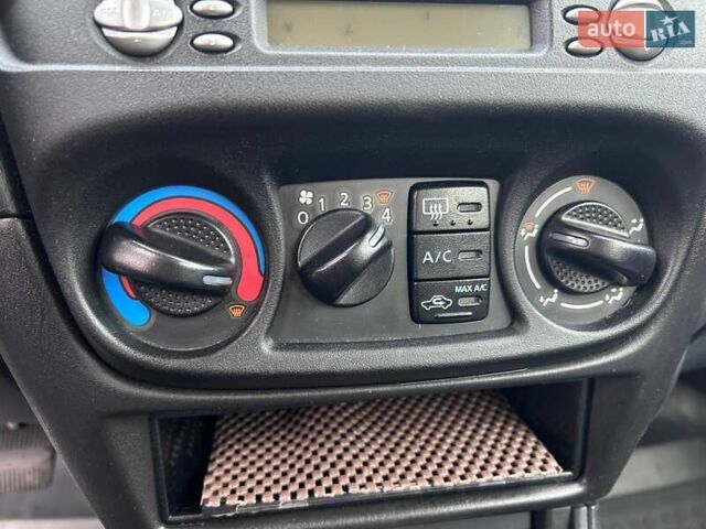 Сірий Ніссан Альмера, об'ємом двигуна 1.5 л та пробігом 204 тис. км за 4690 $, фото 16 на Automoto.ua