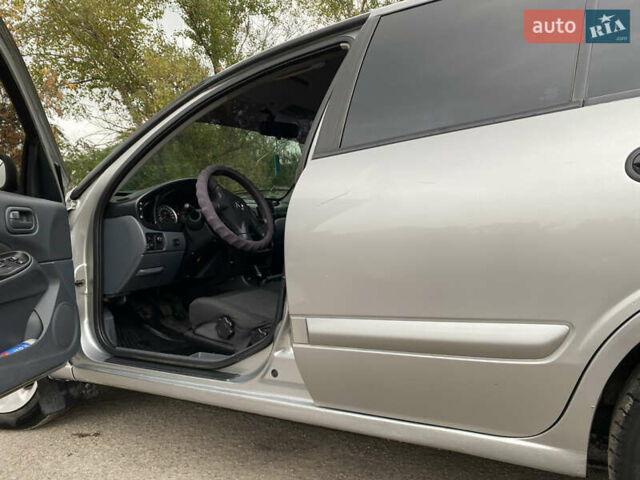 Серый Ниссан Альмера, объемом двигателя 1.5 л и пробегом 256 тыс. км за 4350 $, фото 1 на Automoto.ua