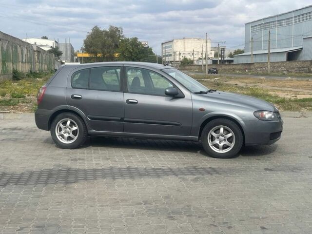 Серый Ниссан Альмера, объемом двигателя 1.5 л и пробегом 300 тыс. км за 3700 $, фото 2 на Automoto.ua