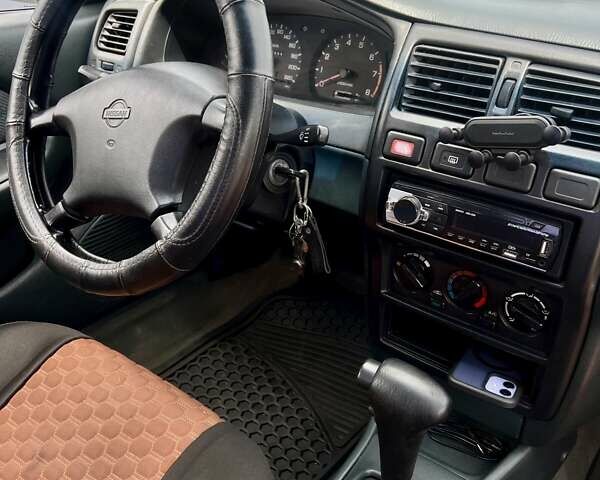 Сірий Ніссан Альмера, об'ємом двигуна 1.6 л та пробігом 393 тис. км за 1600 $, фото 13 на Automoto.ua
