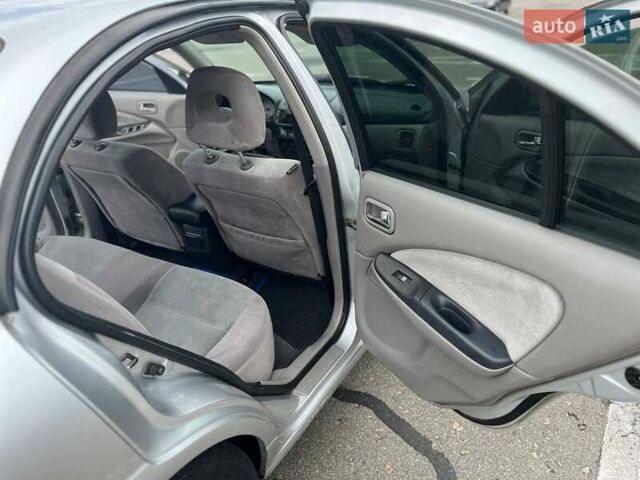 Серый Ниссан Альмера, объемом двигателя 1.8 л и пробегом 372 тыс. км за 2600 $, фото 10 на Automoto.ua