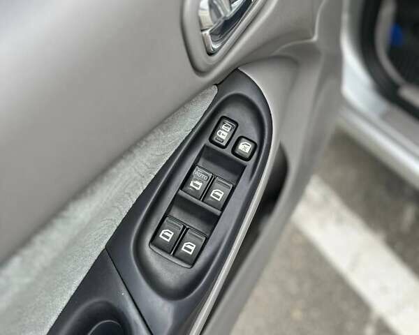 Серый Ниссан Альмера, объемом двигателя 1.8 л и пробегом 372 тыс. км за 2600 $, фото 19 на Automoto.ua