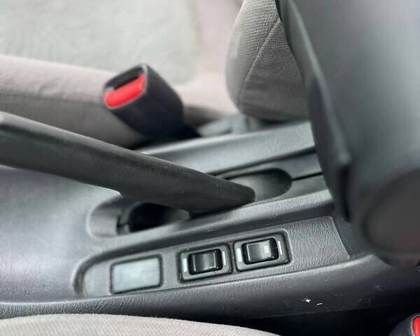 Серый Ниссан Альмера, объемом двигателя 1.8 л и пробегом 372 тыс. км за 2600 $, фото 17 на Automoto.ua