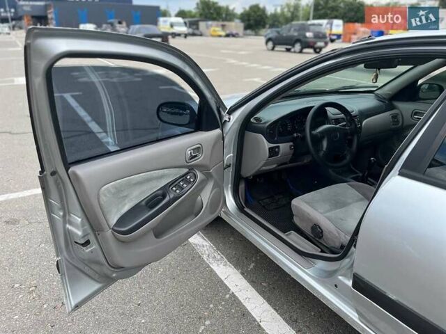 Серый Ниссан Альмера, объемом двигателя 1.8 л и пробегом 372 тыс. км за 2600 $, фото 6 на Automoto.ua