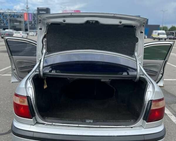 Серый Ниссан Альмера, объемом двигателя 1.8 л и пробегом 372 тыс. км за 2600 $, фото 22 на Automoto.ua