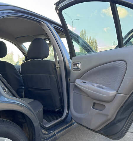 Серый Ниссан Альмера, объемом двигателя 1.8 л и пробегом 181 тыс. км за 4400 $, фото 12 на Automoto.ua