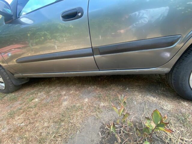 Серый Ниссан Альмера, объемом двигателя 1.5 л и пробегом 227 тыс. км за 2800 $, фото 5 на Automoto.ua