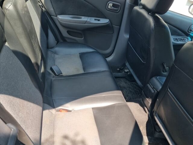 Серый Ниссан Альмера, объемом двигателя 1.5 л и пробегом 400 тыс. км за 3400 $, фото 5 на Automoto.ua