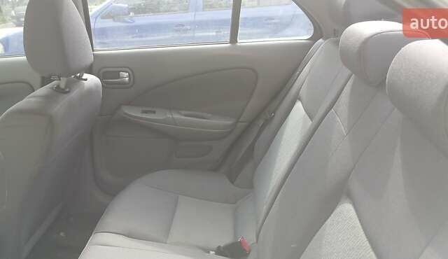 Серый Ниссан Альмера, объемом двигателя 1.5 л и пробегом 380 тыс. км за 2100 $, фото 6 на Automoto.ua