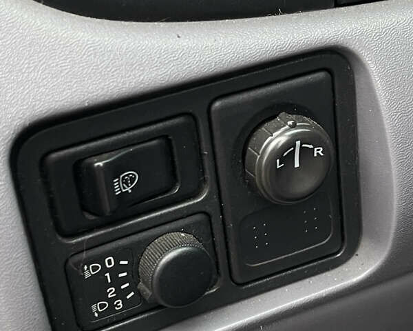 Сірий Ніссан Альмера, об'ємом двигуна 1.5 л та пробігом 302 тис. км за 2900 $, фото 10 на Automoto.ua