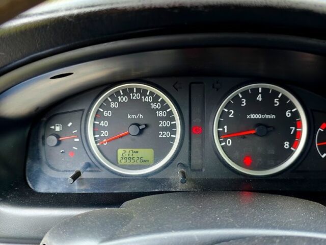 Серый Ниссан Альмера, объемом двигателя 1.5 л и пробегом 299 тыс. км за 3500 $, фото 9 на Automoto.ua