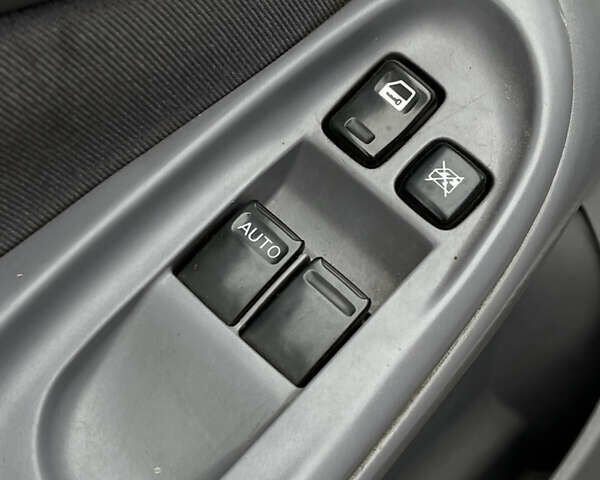 Сірий Ніссан Альмера, об'ємом двигуна 1.5 л та пробігом 302 тис. км за 2900 $, фото 7 на Automoto.ua