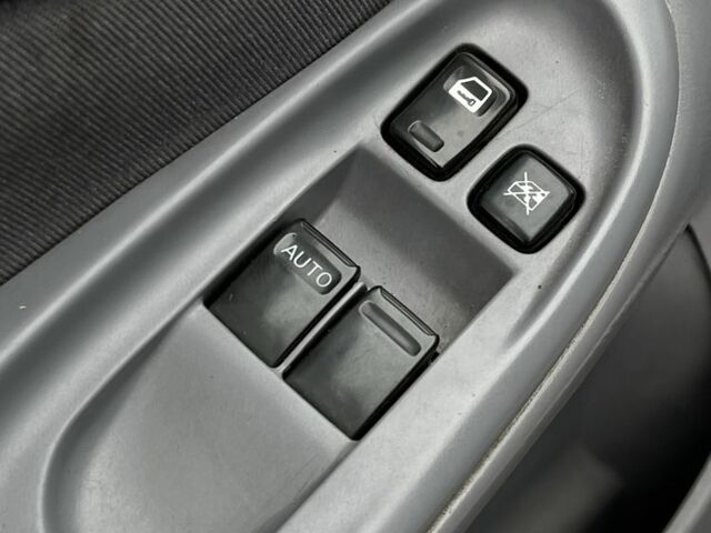 Сірий Ніссан Альмера, об'ємом двигуна 1.5 л та пробігом 302 тис. км за 2900 $, фото 10 на Automoto.ua