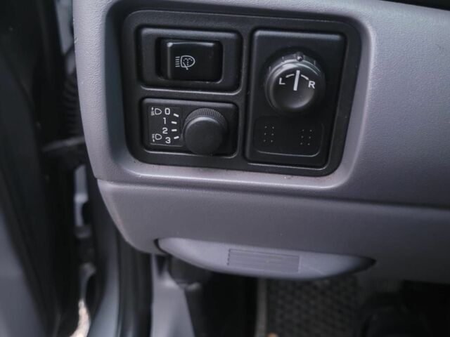 Серый Ниссан Альмера, объемом двигателя 1.5 л и пробегом 380 тыс. км за 3000 $, фото 9 на Automoto.ua