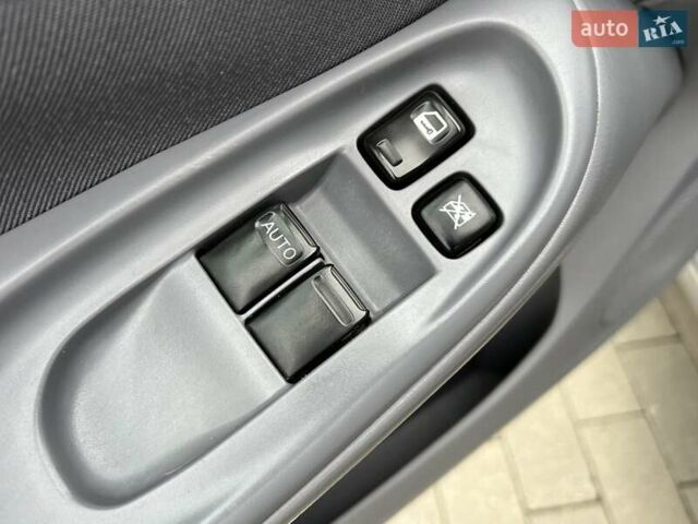 Серый Ниссан Альмера, объемом двигателя 1.5 л и пробегом 140 тыс. км за 4600 $, фото 22 на Automoto.ua